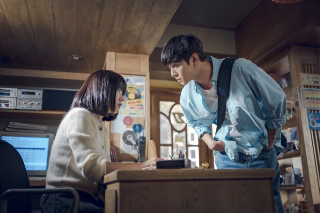 Netflix�V���[�Y�w�����̌N�Ɂx�Ɛ�z�M�� 