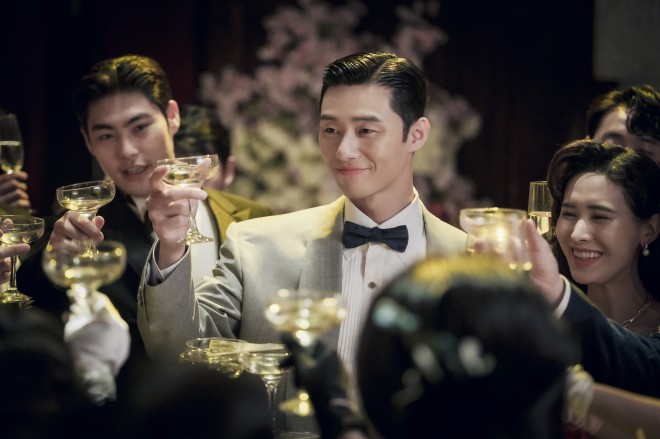 Netflix�V���[�Y�w����N���[�`���[�x�Ɛ�z�M�� 