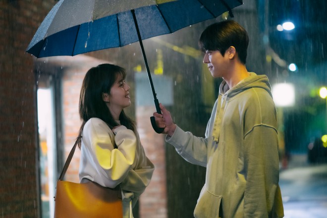 Netflix�V���[�Y�w�킩���Ă��Ă��x�Ɛ�z�M�� 