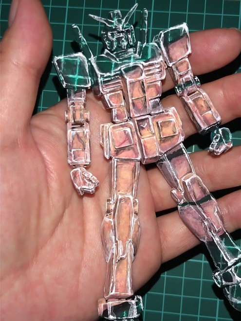 500円ガンプラが“ガラス製”に仰天チェンジ…凄腕モデラーの“塗装