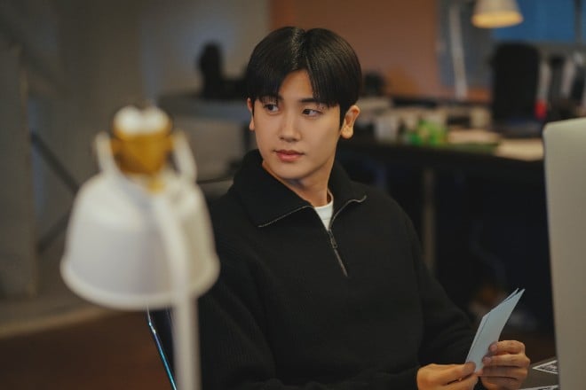 �w�T�E���h�g���b�N�@��1�x �f�B�Y�j�[�v���X �X�^�[�ɂđS�b�Ɛ�z�M�� �iC�j 2024 Disney and its related entities 