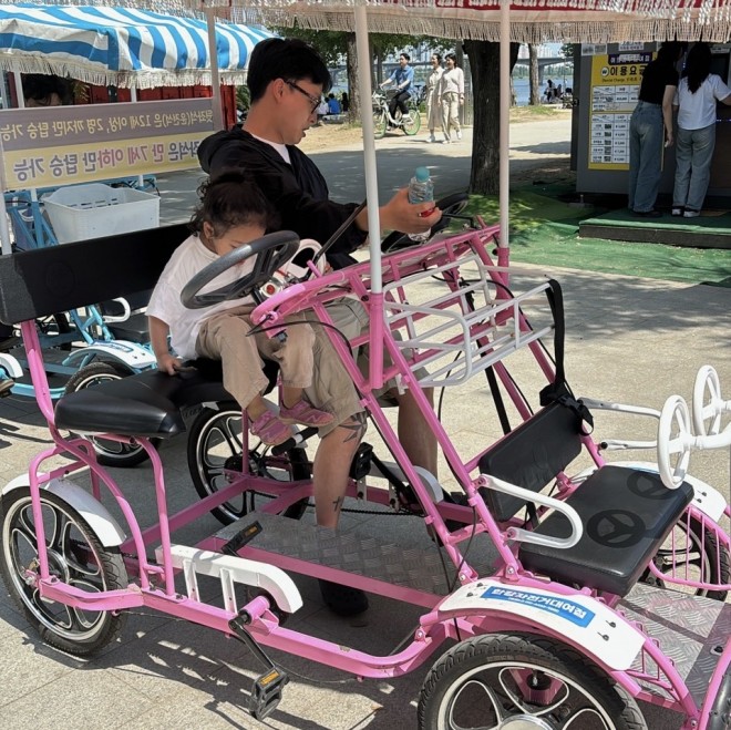 2�`3�l���p�̎��]�� �i�B�e�F�񖓈��q�j