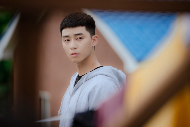 Netflix�V���[�Y�w���׉@�N���X�x�Ɛ�z�M�� 