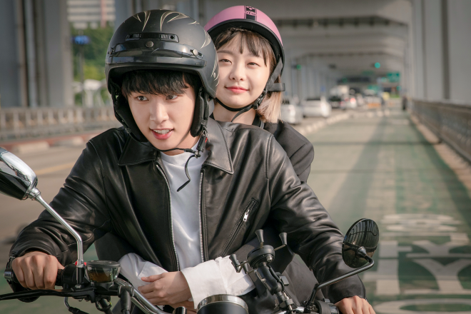 Netflix�V���[�Y�w���׉@�N���X�x�Ɛ�z�M�� 