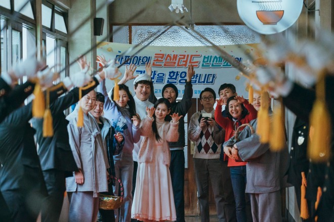 Netflix�V���[�Y�w���B���`�F���c�H�x�Ɛ�z�M�� 