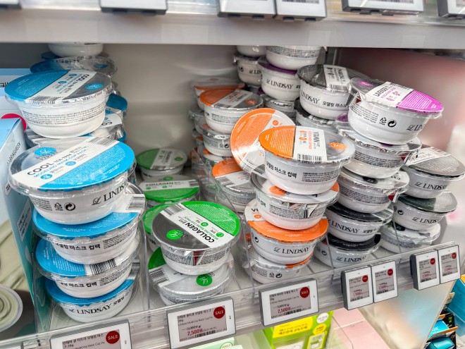 �uOLIVE YOUNG�v�Ŕ̔�����Ă���p�b�N �B�e�Fyuuka