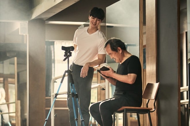 Netflix�I���W�i���V���[�Y�w�i�r���� �|����ł����͕����|�x�Ɛ�z�M�� 