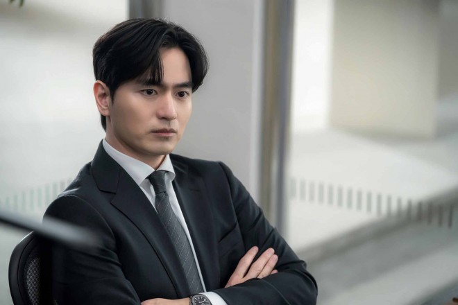 Netflix�V���[�Y�w�G�X�N���C�A: �ٌ�m�𖲌���ٌ�m�����x�Ɛ�z�M�� 