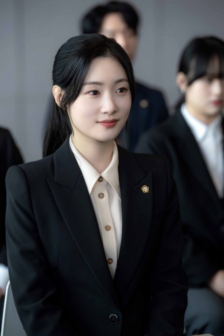 Netflix�V���[�Y�w�G�X�N���C�A: �ٌ�m�𖲌���ٌ�m�����x�Ɛ�z�M�� 