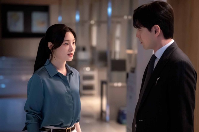 Netflix�V���[�Y�w�G�X�N���C�A: �ٌ�m�𖲌���ٌ�m�����x�Ɛ�z�M�� 