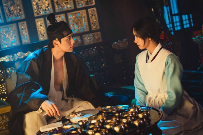 Netflix�V���[�Y�w�\�N�̃V�F�t�x�Ɛ�z�M���i�񋟁F�X�^�W�I�h���S���j 