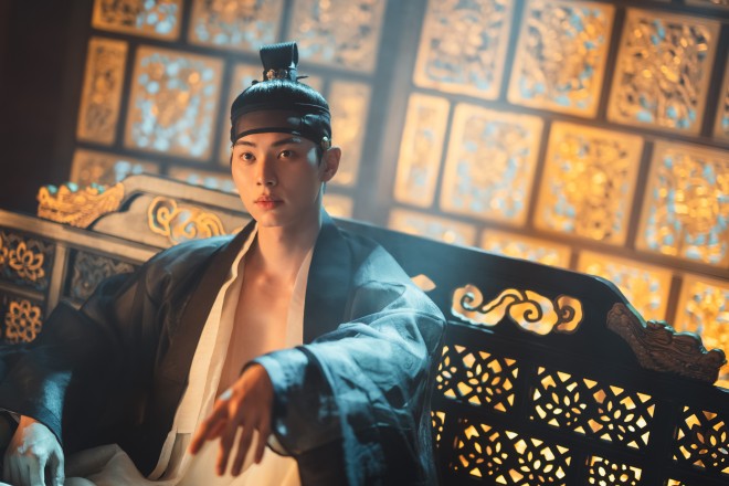 Netflix�V���[�Y�w�\�N�̃V�F�t�x�Ɛ�z�M���i�񋟁F�X�^�W�I�h���S���j 