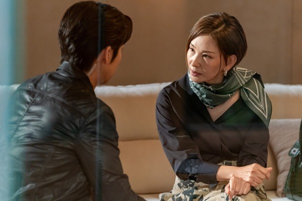 �w�k�ɐ��x�f�B�Y�j�[�v���X�̃X�^�[�œƐ�z�M���iC�j2025 Disney and its related entities 