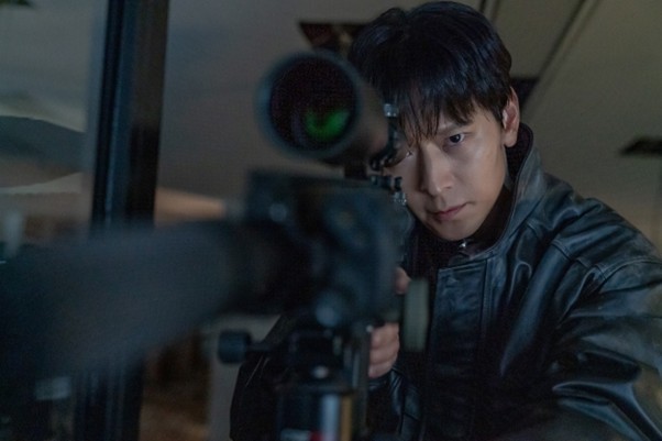 �w�k�ɐ��x�f�B�Y�j�[�v���X�̃X�^�[�œƐ�z�M���iC�j2025 Disney and its related entities 