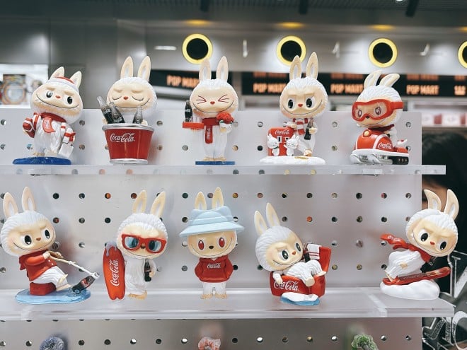 ���u�u �R�J�E�R�[���V���[�Y �i�B�e�F�񖓈��q�j