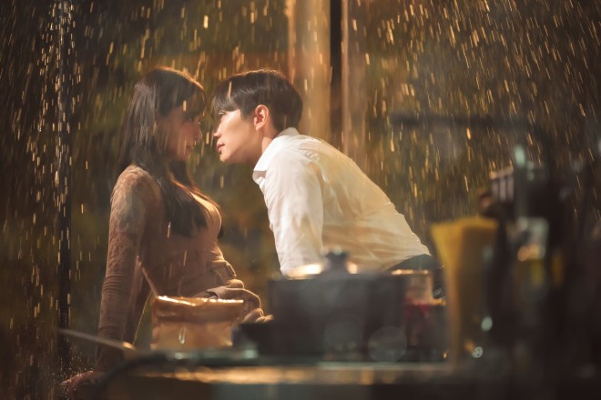 Netflix�V���[�Y�w�L���O�E�U�E�����h�x�Ɛ�z�M�� 