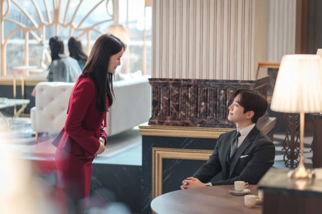 Netflix�V���[�Y�w�L���O�E�U�E�����h�x�Ɛ�z�M�� 