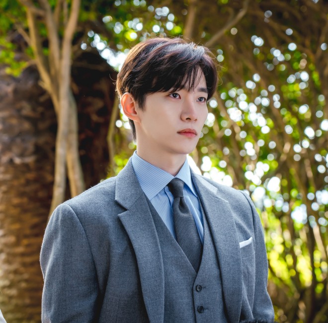 Netflix�V���[�Y�w�L���O�E�U�E�����h�x�Ɛ�z�M�� 