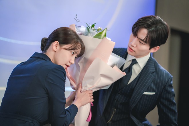 Netflix�V���[�Y�w�L���O�E�U�E�����h�x�Ɛ�z�M�� 