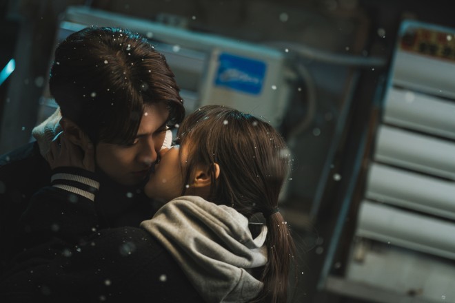 Netflix�V���[�Y�w�����郀�[�r�[�x�Ɛ�z�M�� 