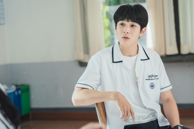 Netflix�V���[�Y�w���̔N�A�������́x�Ɛ�z�M�� 