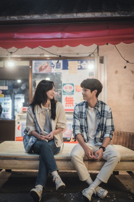 Netflix�V���[�Y�w���̔N�A�������́x�Ɛ�z�M�� 