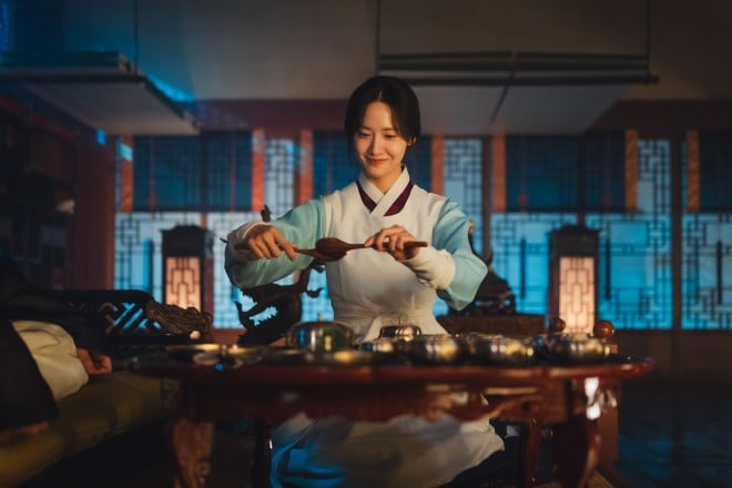 Netflix�V���[�Y�w�\�N�̃V�F�t�x�Ɛ�z�M���i�摜�񋟁F�X�^�W�I�h���S���j 