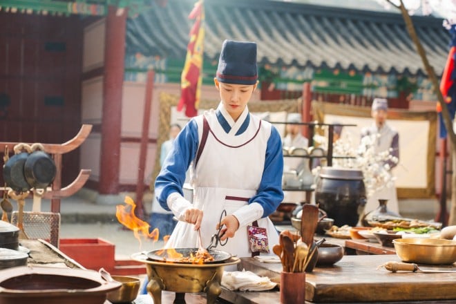 Netflix�V���[�Y�w�\�N�̃V�F�t�x�Ɛ�z�M���i�摜�񋟁F�X�^�W�I�h���S���j 