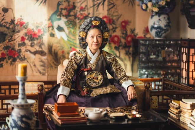 Netflix�V���[�Y�w�\�N�̃V�F�t�x�Ɛ�z�M���i�摜�񋟁F�X�^�W�I�h���S���j 