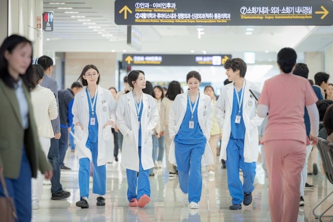 Netflix�V���[�Y�w�����͌������W�f���g�����x�Ɛ�z�M�� 