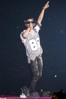 BIGBANG�w�����Ƌ����ɕ�܂ꂽ���̓����h�[�����������|�[�g�I�x