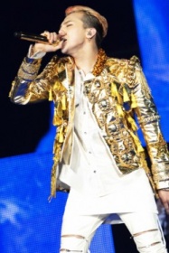 G-DRAGON�w���̒P�ƃh�[���c�A�[�Ŗ��������ɂ̃G���^�[�e�C�������g�V���[�I�x