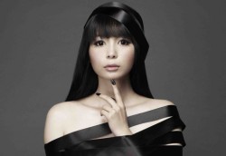 中川翔子『黒髪セクシーな“しょこたん”がロックチューン全開