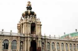 �����q���w�B�e���ꃌ�|�[�g�I���ʁw�������x�ɂ�����z���ƃr�W���A���ւ̂������x