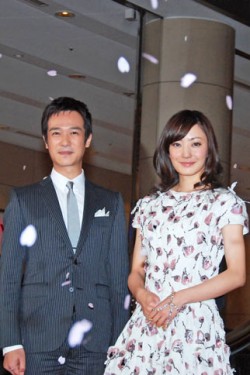 �d�����Řb����W�߂����l���������