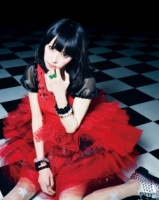 LiSA�w�g��߂������h���e�[�}�Ɂ\�\�����Ȃ�̐F�o�����ŐV��I�x