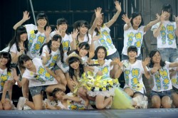 �������̃\���R�[�i�[�ɂ�HKT48�����o�[����ѓ���