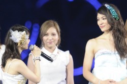 �͐��q����2����9�l���W���I