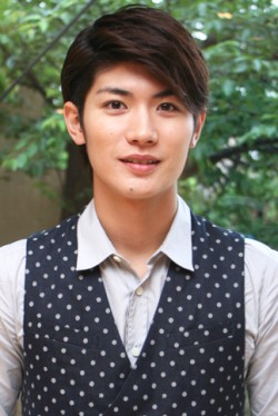 �h���}�Ŗ������g���H�n�j�q�h���Ƀ��������A8�ʂ̎O�Y�t�n