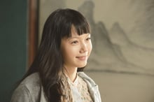 妻・榛名(宮崎あおい)の出産を間近に控えた内科医の一止(櫻井翔)。そんな折、大学時代の同期で親友のエリート医師辰也(藤原竜也)が本庄病院に赴任してくる。