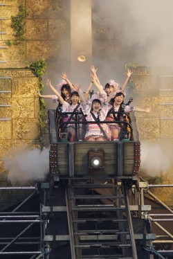 ももいろクローバーZ『女性グループ初の快挙！ 国立ライブ2日目を