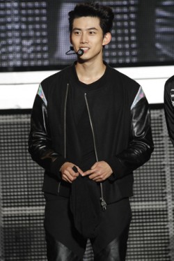 �e�M����