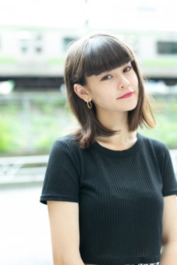 emma『“ViVi”専属に家族もビックリ！』 | ORICON NEWS