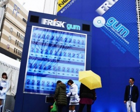 �V�h�ɋ��厩�̋@���o��@�t���X�N �K���̃C�x���g�J��