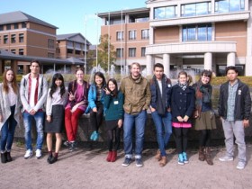 �������ٕ����𗬁I�O���[�o���ȃL�����p�X�Ƃ�