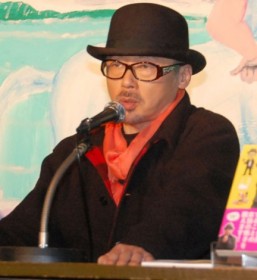 �S�͍ς񂾂́H �O�Ȏ҂̌|�\�l�g�����h���A�̐���