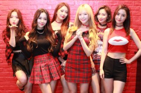 ���r�O���[�v�EDal��Shabet�A���{�f�r���[���O�̃X�e�[�W���Ń_���X�I