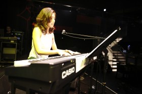 Stella.J.C�̃f�r���[�C�x���g�ɐ����I �C�O����r�b�O�A�[�e�B�X�g������