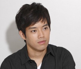 �g�S���������h�[���̎O�Y�M��A���e�̃X�^�[���Ƃ͈قȂ閣�͂��J��