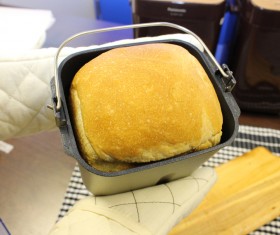 気泡が大きくふわふわしているからか、サンドイッチ用食パンより少し大きい？
